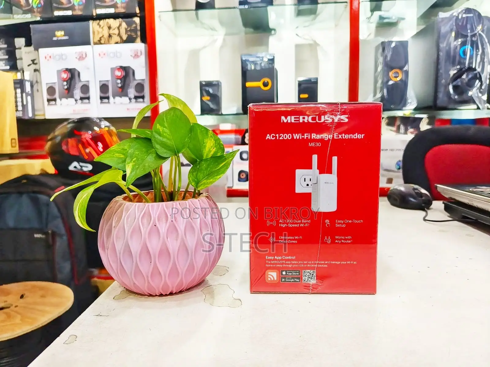 Mercusys ME30 AC1200 Wi-Fi Range Extender