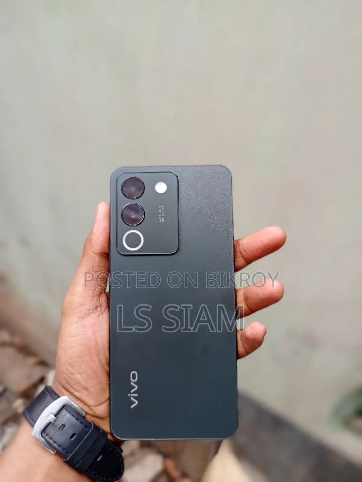 Vivo V29e . (Used)