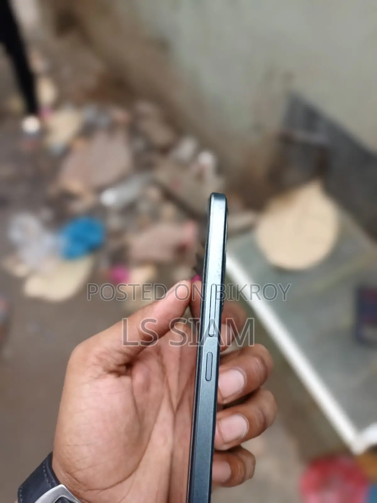 Vivo V29e . (Used)