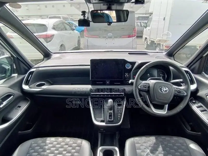 Toyota Voxy SZ PKG HYB 2023