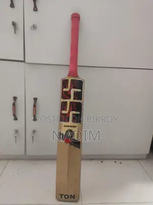 আন্ডার ১৬ এর ব্যাটসম্যানের জন্য ইংলিশ উইলো ক্রিকেট ব্যাট