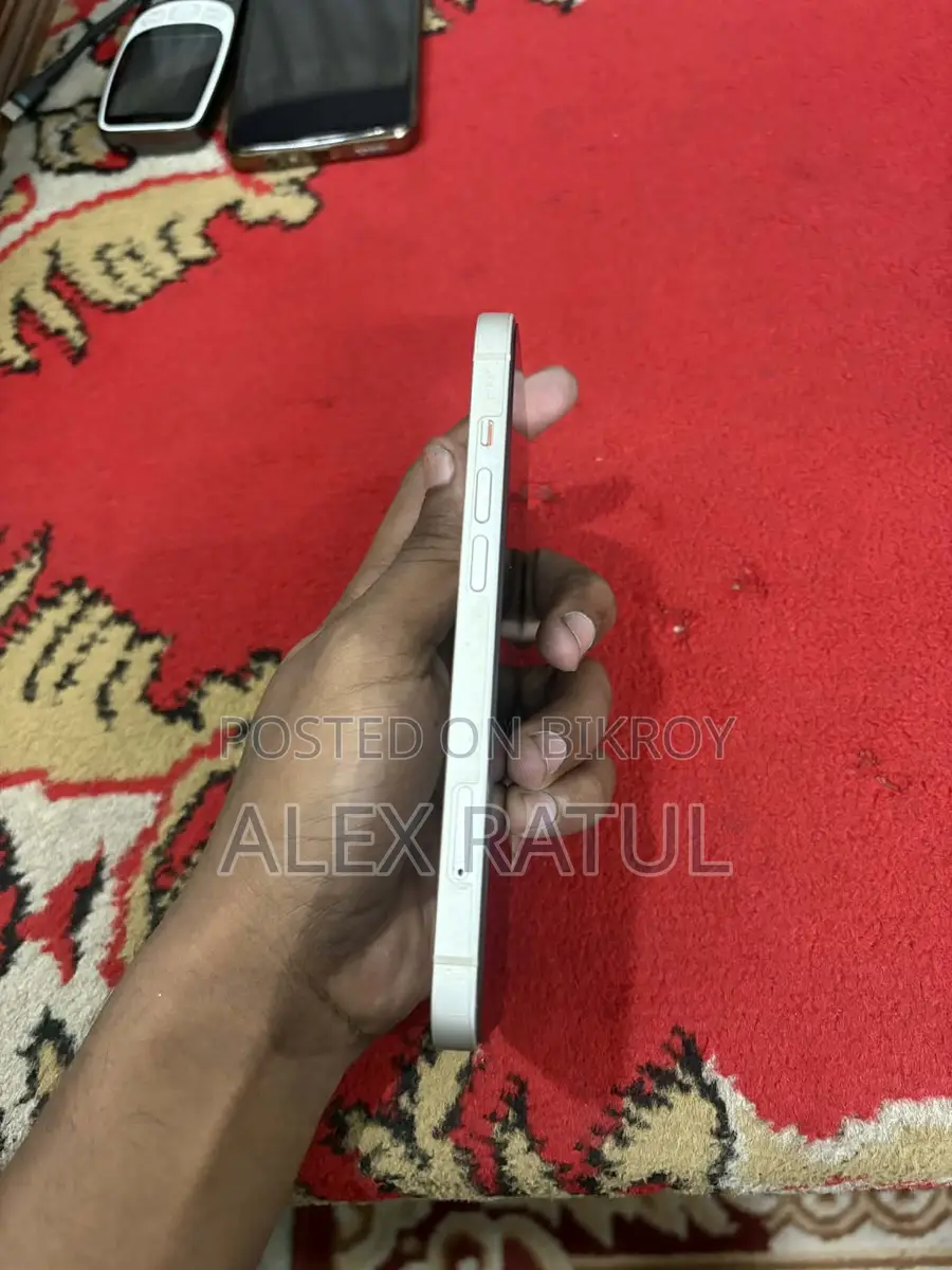 Apple iPhone 13 (Used)