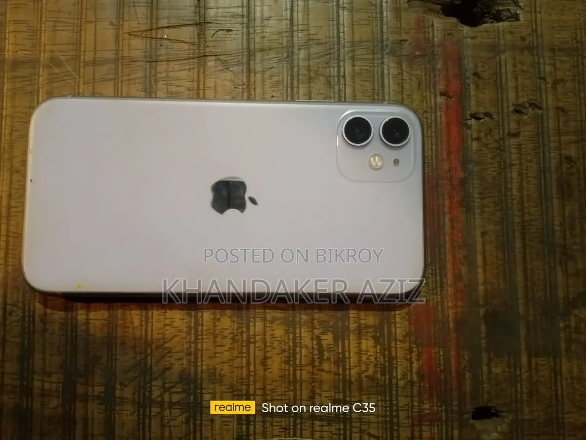 Apple iPhone 11 . (Used)