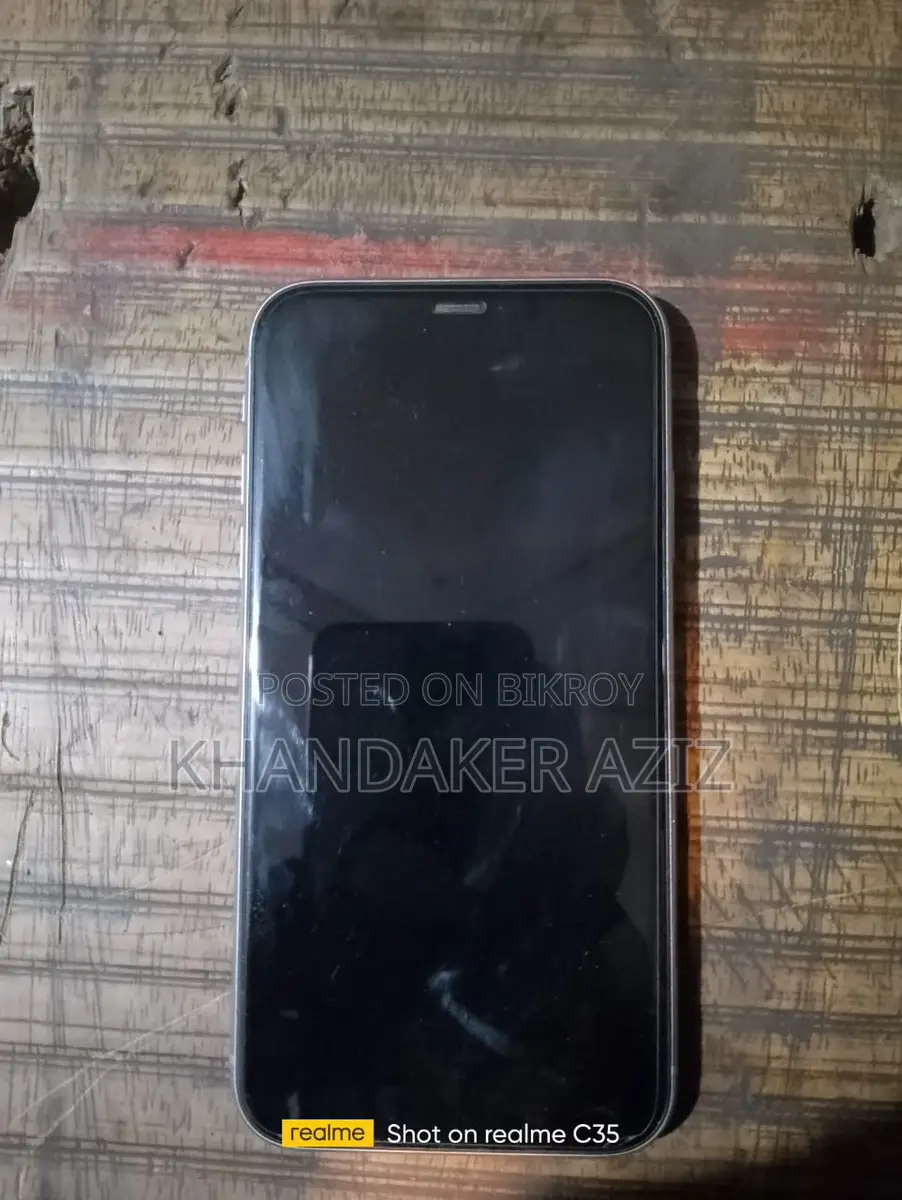 Apple iPhone 11 . (Used)