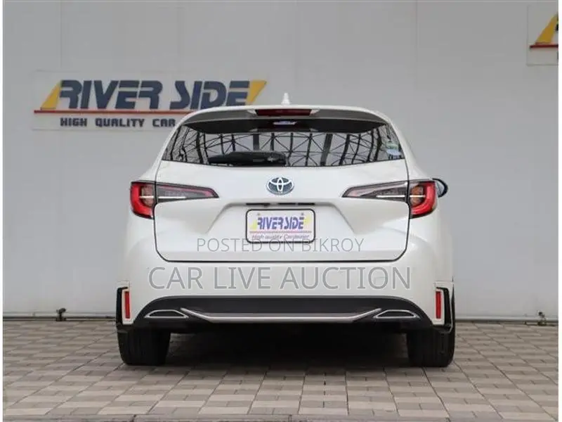 Toyota Corolla Hybrid WXB TOURING 2021