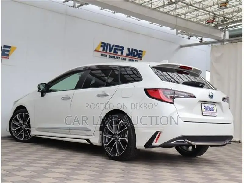 Toyota Corolla Hybrid WXB TOURING 2021