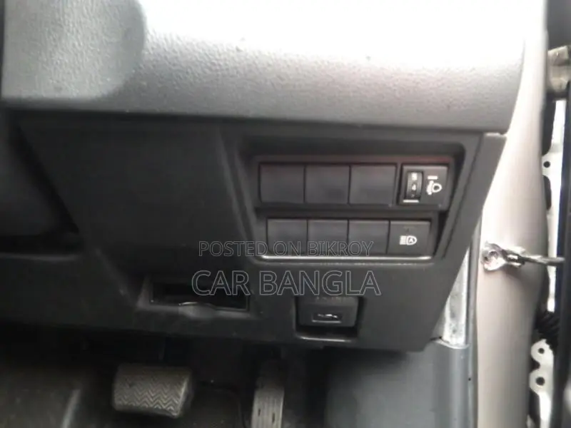 Toyota Yaris X PKG 2021