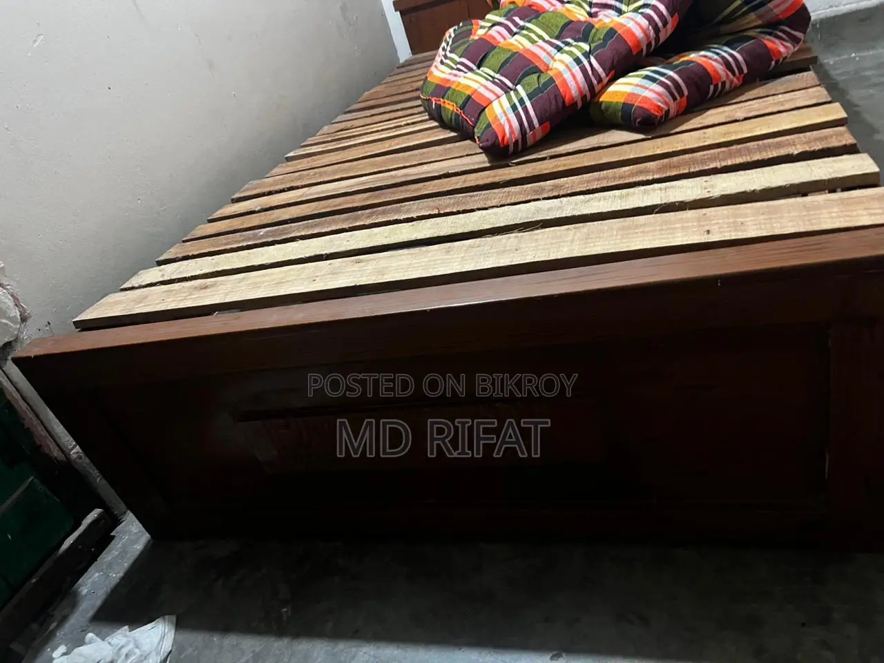 ঘরের আসবাব পত্র সেল হবে