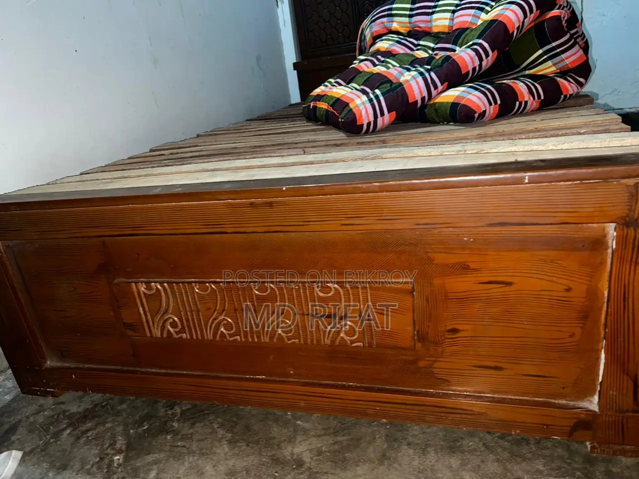 ঘরের আসবাব পত্র সেল হবে