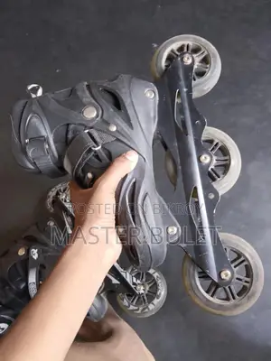 স্কেটিং জুতা