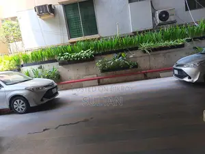 ৬টি ফ্লোর ভাড়া হবে