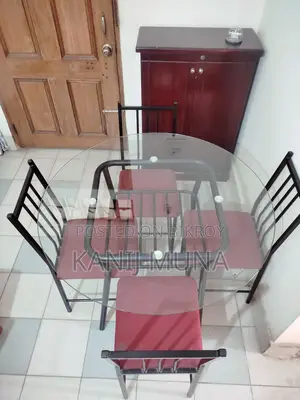রিগেলের চার সিটের কাঁচের গোল ডাইনিং টেবিল