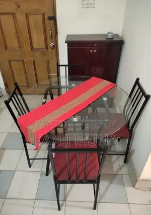 রিগেলের চার সিটের কাঁচের গোল ডাইনিং টেবিল