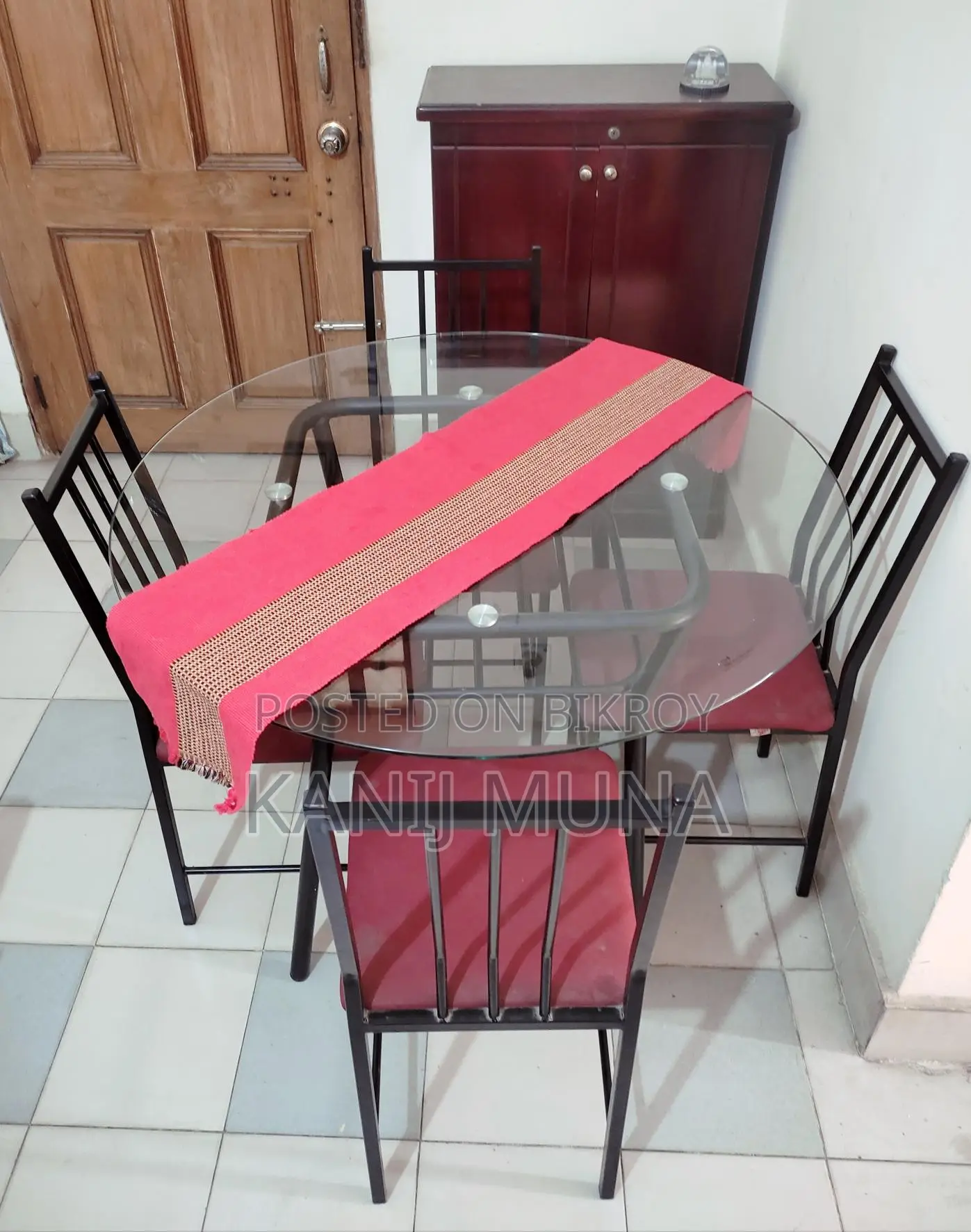 রিগেলের চার সিটের কাঁচের গোল ডাইনিং টেবিল