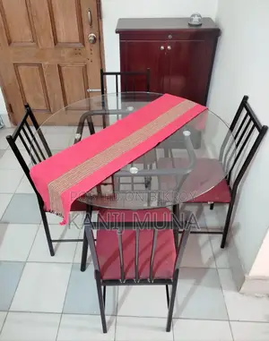 রিগেলের চার সিটের কাঁচের গোল ডাইনিং টেবিল