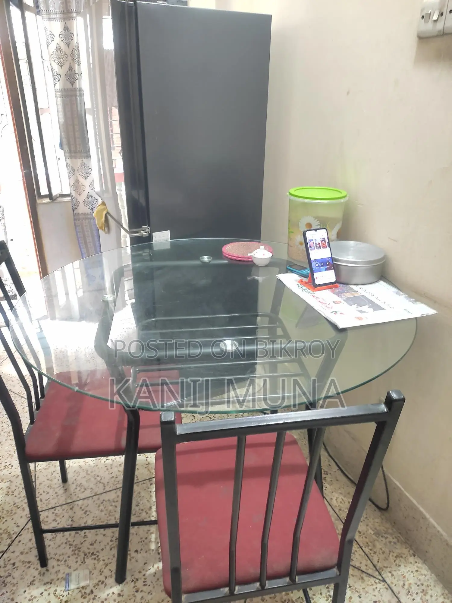 রিগেলের চার সিটের কাঁচের গোল ডাইনিং টেবিল
