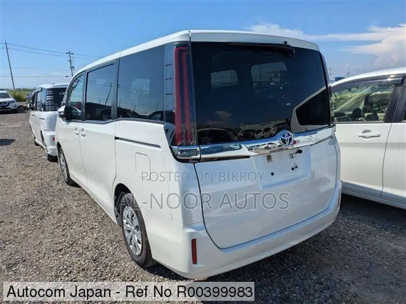 Toyota Noah Non hybrid 2021