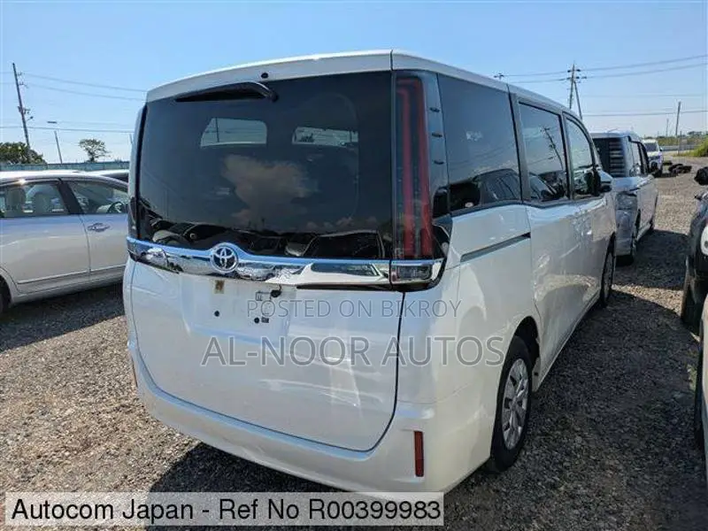 Toyota Noah Non hybrid 2021