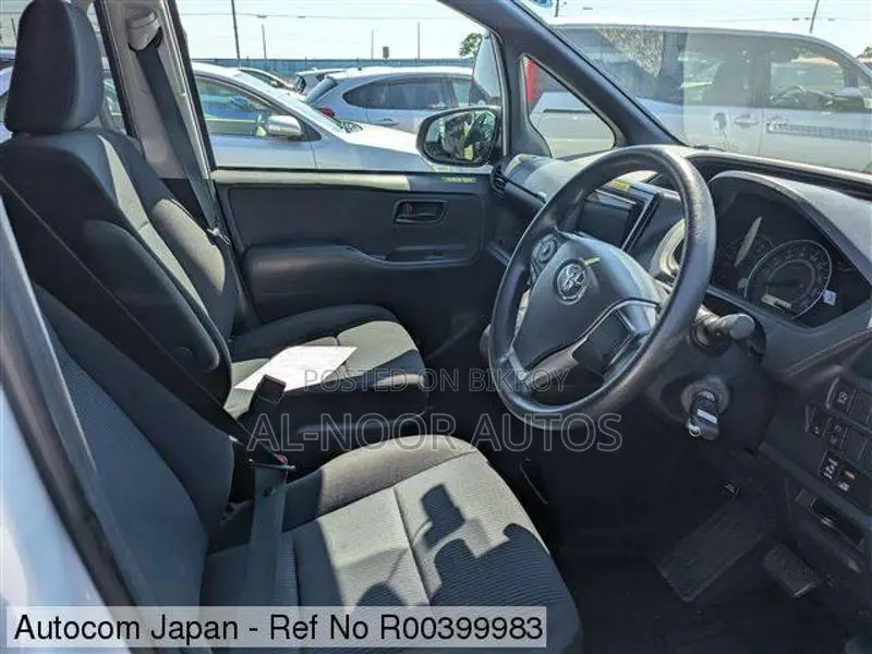 Toyota Noah Non hybrid 2021