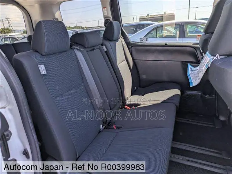 Toyota Noah Non hybrid 2021
