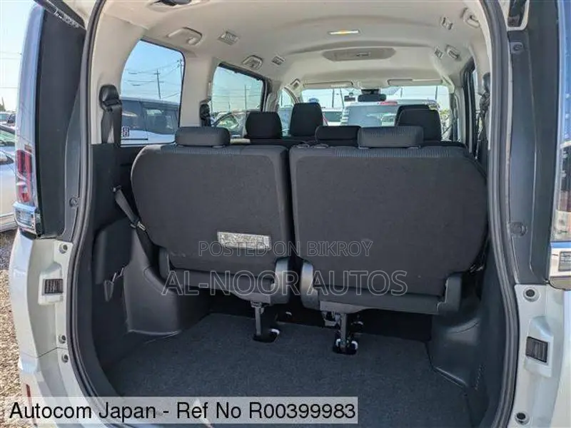 Toyota Noah Non hybrid 2021