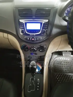 Hyundai Accent . 2012
