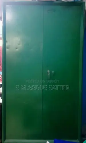 একটি আলমারি বিক্রি করা হবে।