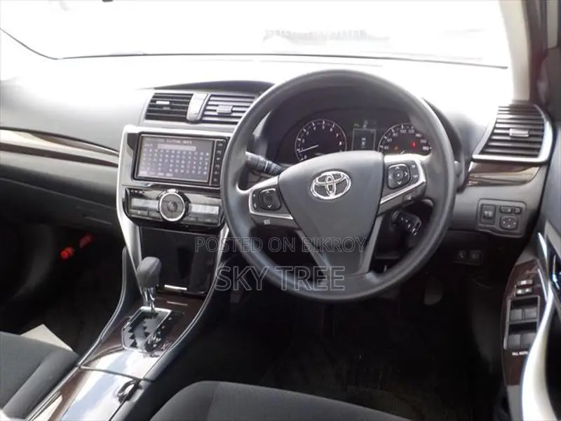 Toyota Premio F 2018