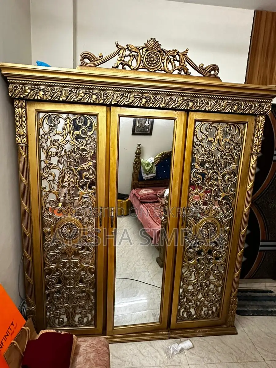 সেগুন কাঠের আলমারি কন্ডিশন নতুন