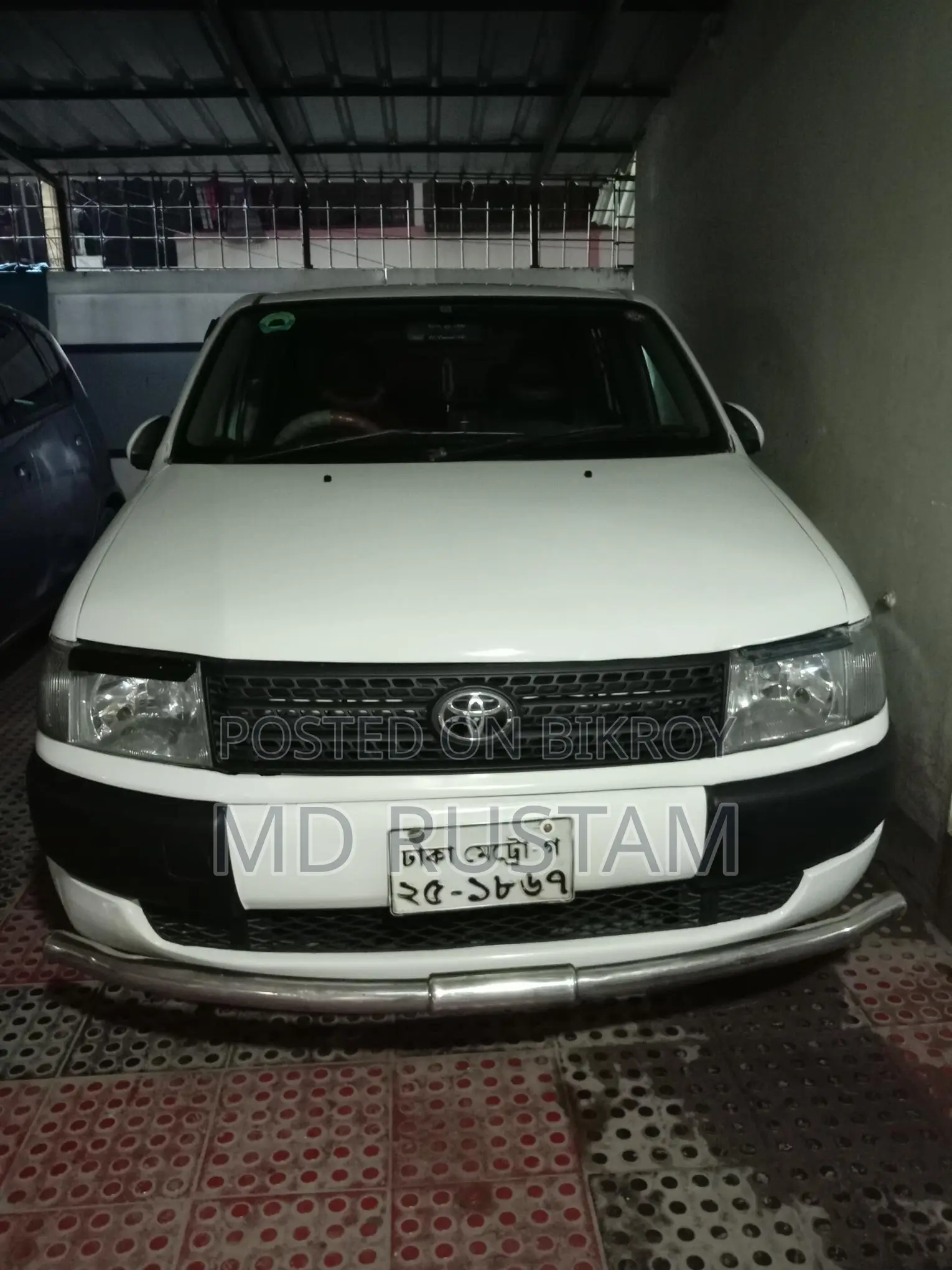 Toyota Probox . 2004
