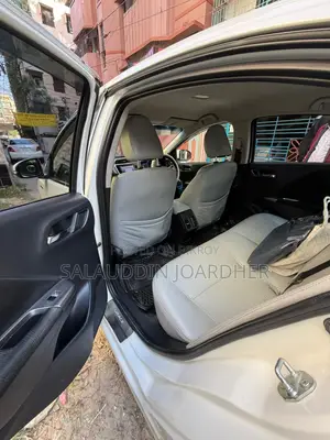 Honda Grace Hybrid 2016