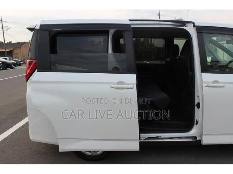 Toyota Noah Hybrid X pre order 2022