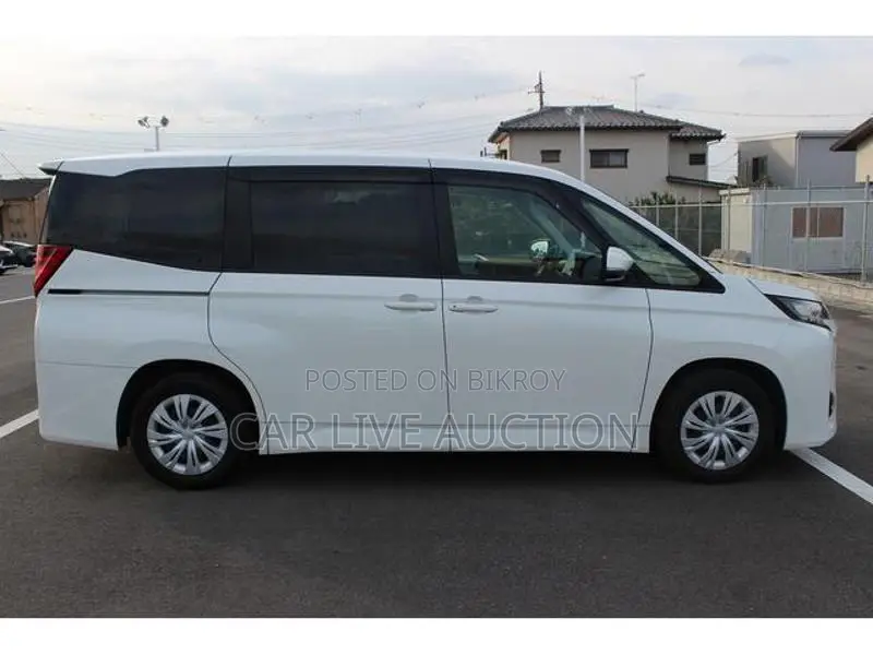 Toyota Noah Hybrid X pre order 2022