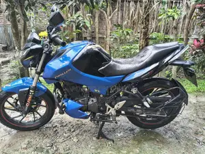 Hero Thriller 160R fresh 2023
