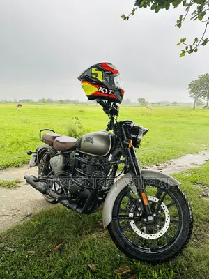Royal Enfield Classic 350 . 2025