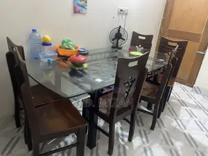 ডাইনিং টেবিল চেয়ার