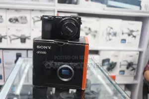 Sony 6500 camera with 16-50mm lens