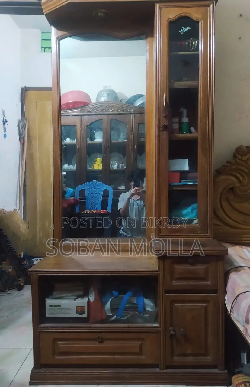 ড্রেসিং টেবিল