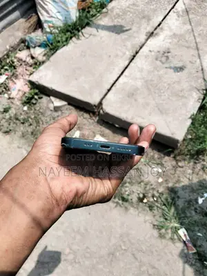 Apple iPhone 13 (Used)