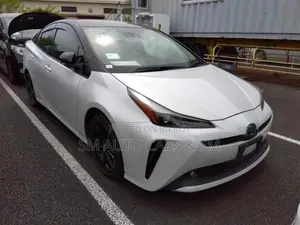 Toyota Prius A Touring Selection 2021