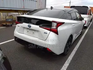 Toyota Prius A Touring Selection 2021