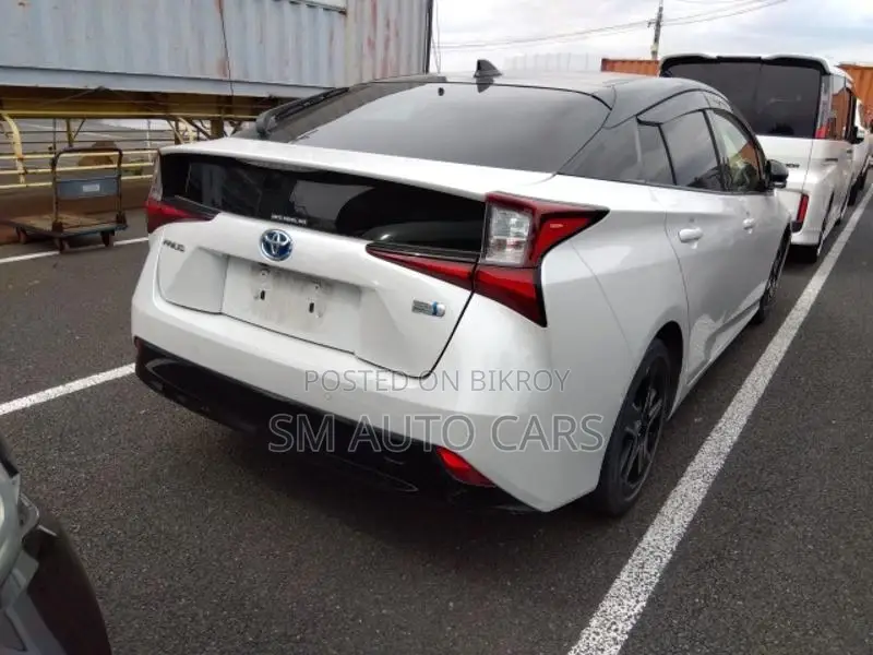 Toyota Prius A Touring Selection 2021