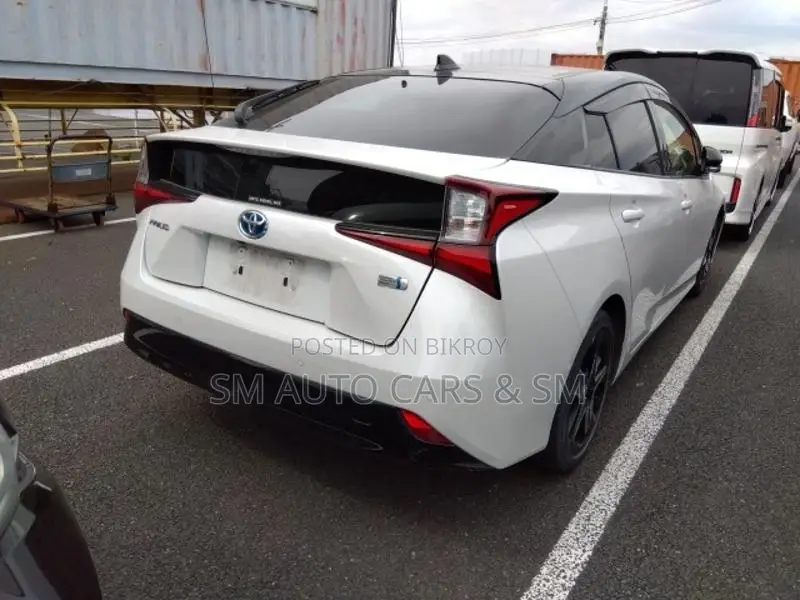 Toyota Prius A Touring Selection 2021