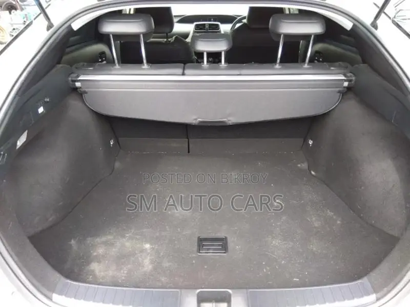 Toyota Prius A Touring Selection 2021