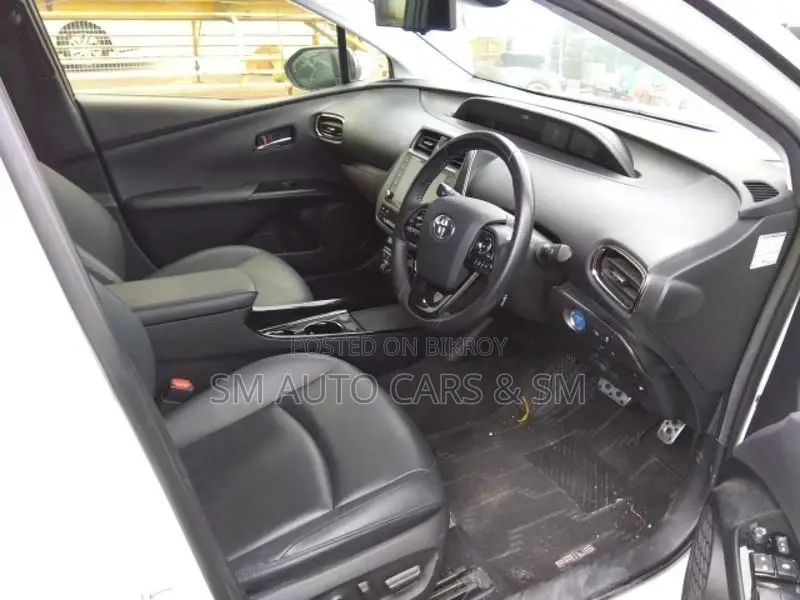 Toyota Prius A Touring Selection 2021