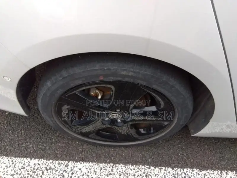 Toyota Prius A Touring Selection 2021