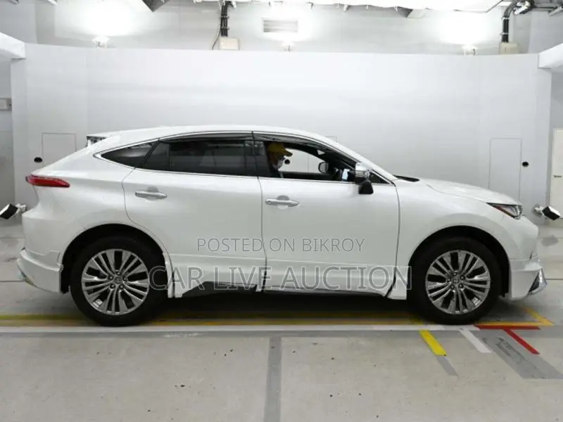 Toyota Harrier Hybrid 2021