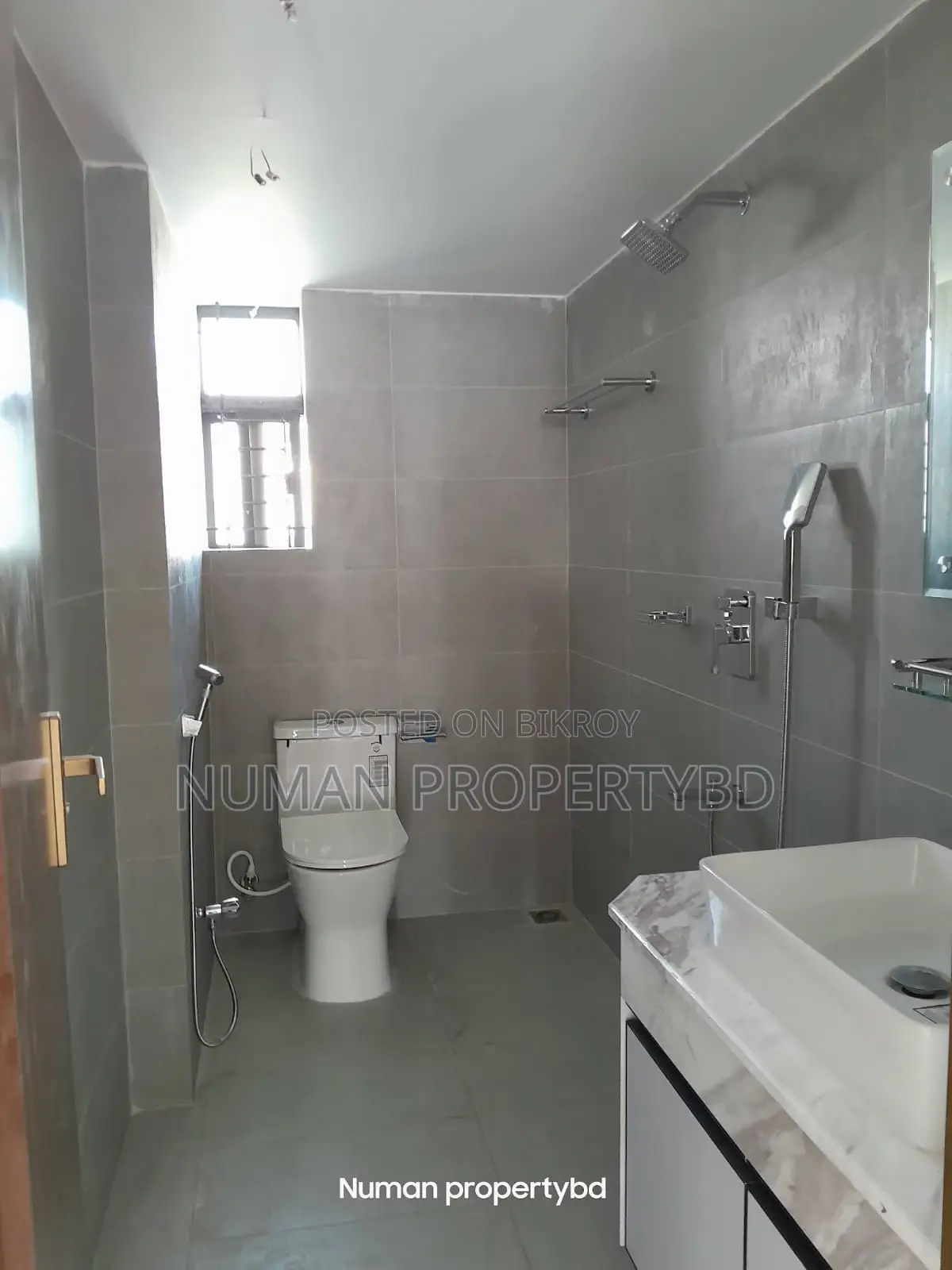 Swimming Pool, Gym, 2800 sq ft 4 bedroom new luxury semi-furnished flat for rent