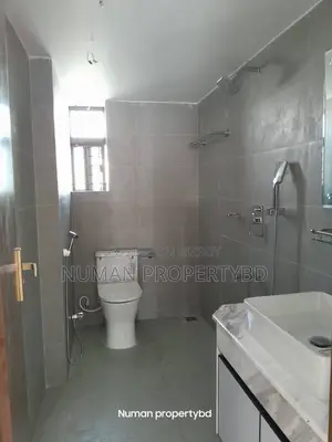 Swimming Pool, Gym, 2800 sq ft 4 bedroom new luxury semi-furnished flat for rent