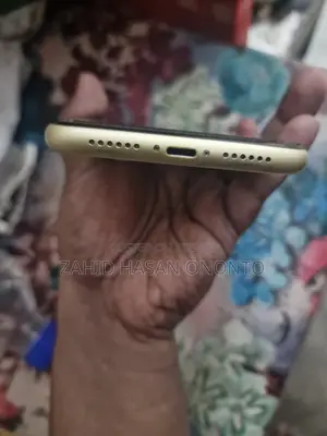 Apple iPhone 11 (Used)